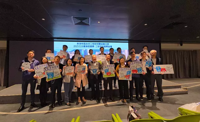 巴士的報記者攝。