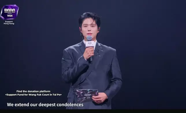 朴寶劍戴上黑絲帶。CJ ENM 提供圖片