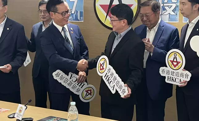 卜國明（左）、霍偉棟（右）。巴士的報記者攝