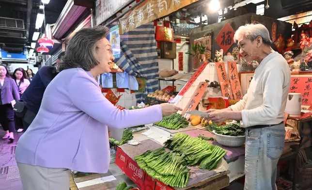 公務員事務局向分區和駐場前線公務員宣傳公務員齊投票。政府新聞處圖片