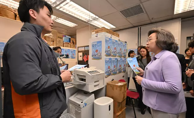 公務員事務局向分區和駐場前線公務員宣傳公務員齊投票。政府新聞處圖片