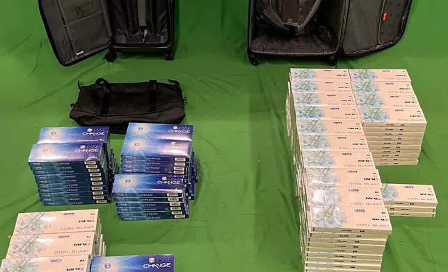 四名入境男旅客管有和處理未完稅香煙以及進口另類吸煙產品罪成判囚。 政府新聞處圖片