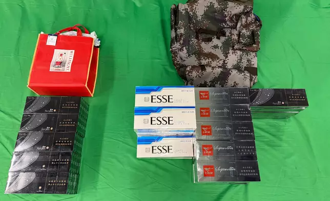 四名入境男旅客管有和處理未完稅香煙以及進口另類吸煙產品罪成判囚。 政府新聞處圖片