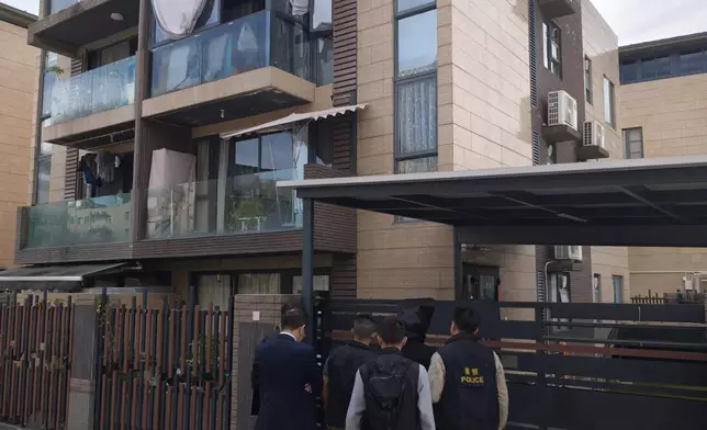 被捕的何姓男子，是涉案的一名董事，他被帶至新界北總區警察總部接受調查。