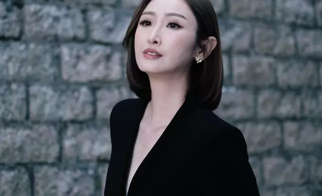 陳貝兒為災民送上祝福。