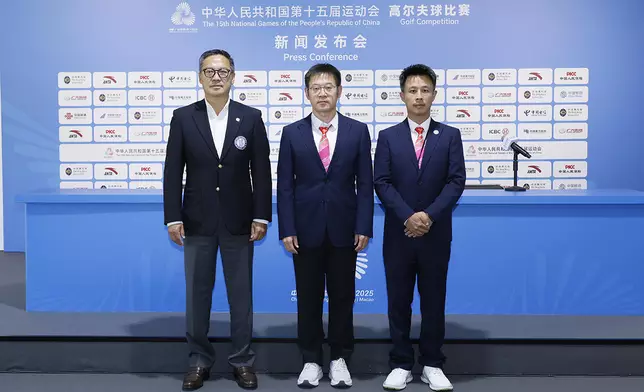 2025 全運會高球項目副裁判長袁軒雲（右）