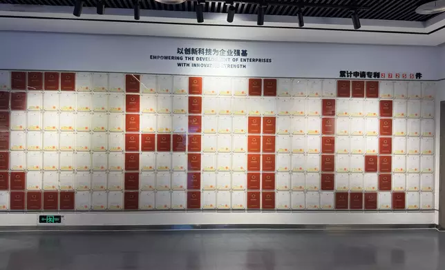 長虹展廳內顯示長虹申請的專利總數量已達27255件。巴士的報記者攝