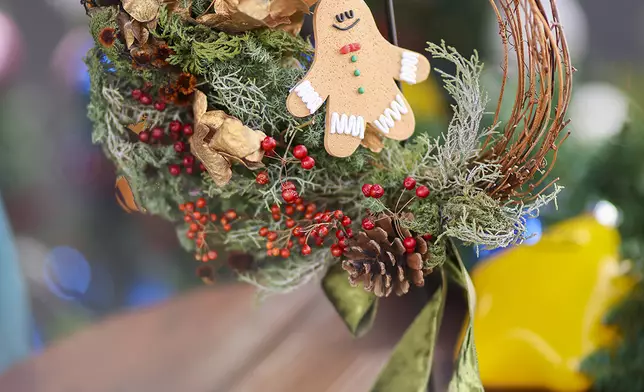 CLUB CG會員憑指定積分即可報名參加聖誕花環工作坊，非CLUB CG會員亦可憑商場即日單一消費滿指定金額參與