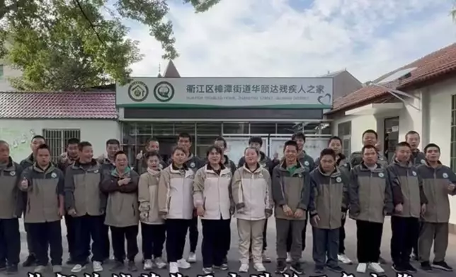 婦人耗時15年為25名心智障礙者築起溫暖的「家」。影片截圖