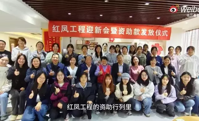 女子從受助人到公益推動者，照亮63名困境學生求學路。影片截圖