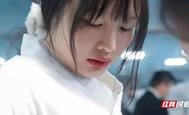 汶川女孩從廢墟中獲救，17年後與救命恩人牽手成終身伴侶。網上圖片