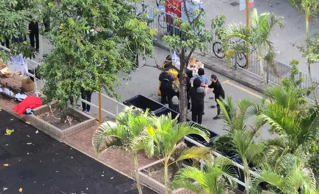 大埔五級火，死者家屬進行路祭。巴士的報記者攝