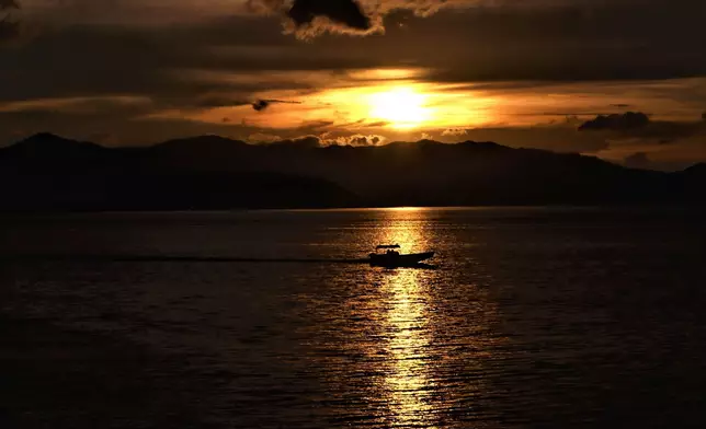 網友分享拍攝的漏氣夕陽圖片