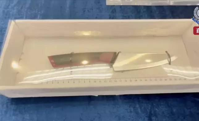 懷疑涉案的切肉刀。警察fb視頻截圖