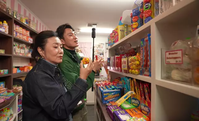 阿姐一見紅唇糖即刻少女心爆棚：「好得意喎呢個，陣間試吓先！」