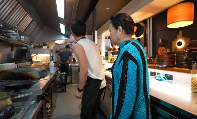 第一關開火已經一度卡關，但嘉洛仍死撐：「我係唔識開火姐，其他咩都識。」