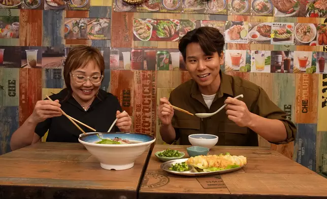 小店的招牌越南湯河香味四溢。