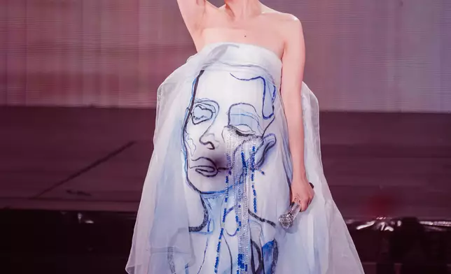 楊千嬅為樂迷帶來連串經典作品。