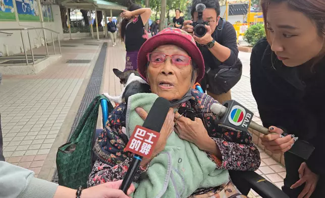 98歲王婆婆與寵物狗Lily平安離開宏志閣