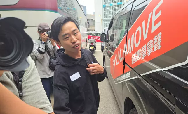 彭先生表示，幫助住在宏志閣的媽媽執拾行李，主要都是衣物及貴重物品