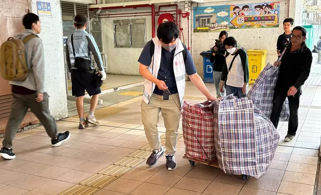 大埔宏福苑未受大火波及的宏志閣，居民於今日及明日，可返回大廈一次，取回重要個人物品