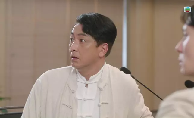 Man姐偷偷播片，一播完片眾人好似即刻清醒過來，連身邊的富二代鄭志和都醒一醒。