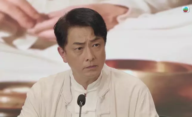 Man姐偷偷播片，一播完片眾人好似即刻清醒過來，連身邊的富二代鄭志和都醒一醒。