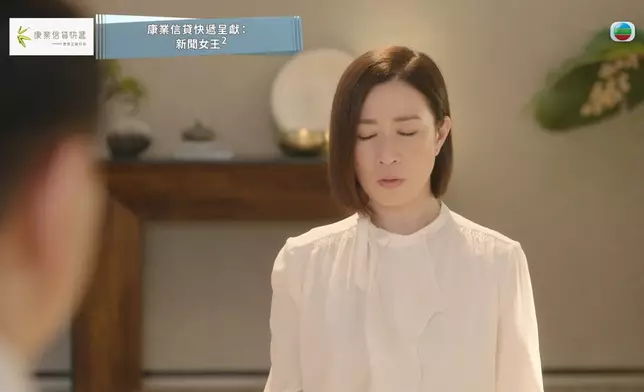 Man姐呢兩集都係著住色調柔和嘅衫，除咗融入晶耀學院的環境外，同時都營造出柔弱感。