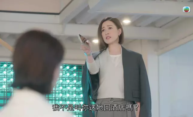 佘詩曼同夏文汐嘅開場「對壘」，勁吸引。