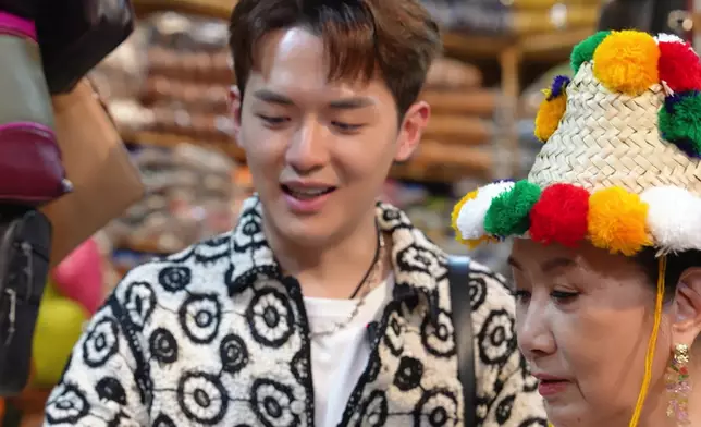 阿姐非常關心「孫仔」們的戀情，借啲意叫Nicholas買嘢送畀女朋友，嚇到Nicholas口窒窒。