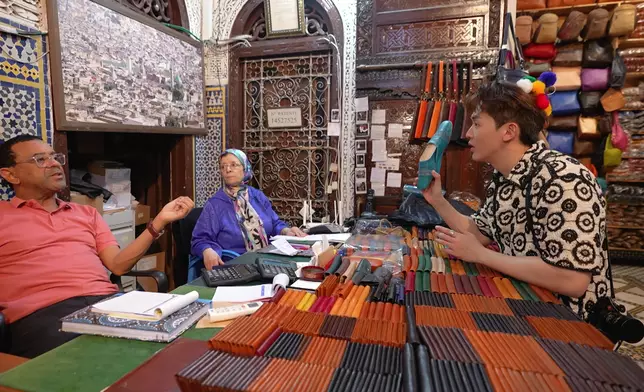 今次Nicholas為阿姐獻出「第一次」——就係幫阿姐講價！