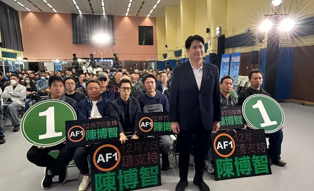 1號候選人陳博智與打氣團。巴士的報記者攝