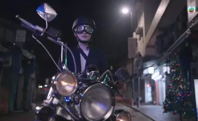 蔡潔客皮褸Look型格登場獲讚「形神俱似」！