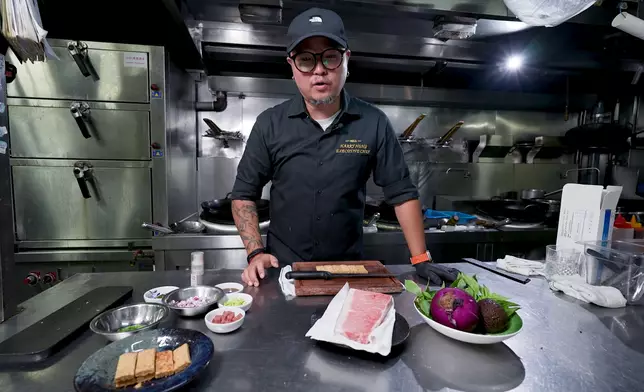 洪師傅信奉不停學習的精神。