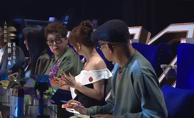 戴藝一開聲已令肥媽、周國豐、張佳添及溦溦互望。