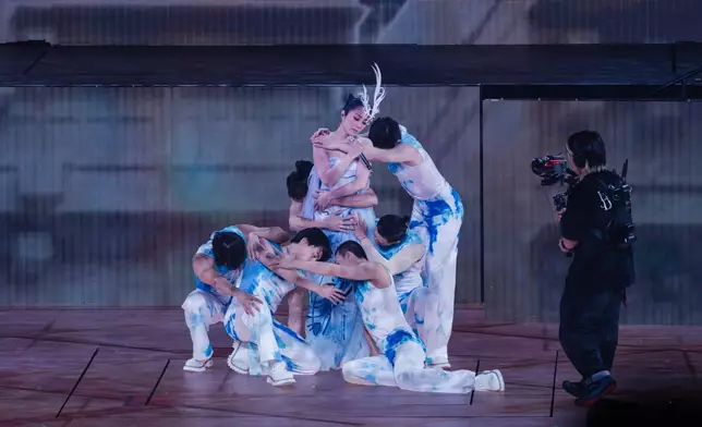 楊千嬅一連六場的紅館演唱會《楊千嬅 Live MY LIVE 2025 演唱會》尾場於昨日（4日）晚上圓滿結束。