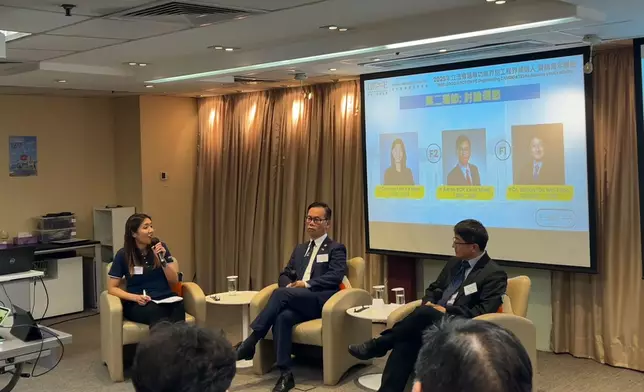香港工程師學會青年會員事務委員會舉辦「青年有您 選舉有理」的論壇，兩位工程界候選人出席。巴士的報記者攝