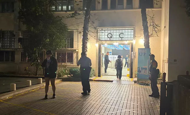 港島東皇仁書院投票站。巴士的報記者攝