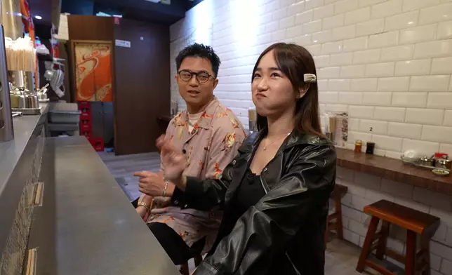 暉哥起先嫌棄Frankie介紹牛腩麵店。