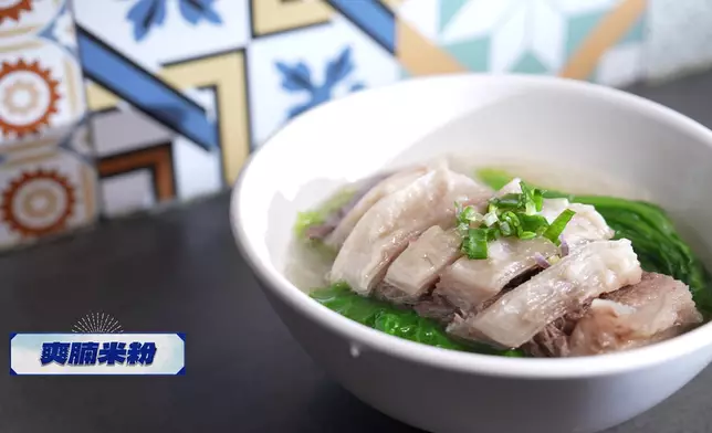 爽腩米及崩沙腩伊麵是店內熱賣出品。