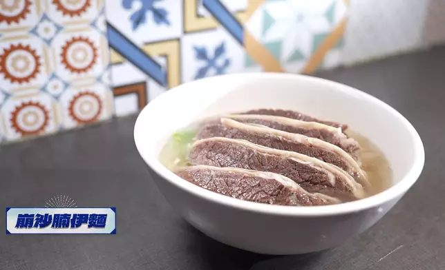 爽腩米及崩沙腩伊麵是店內熱賣出品。