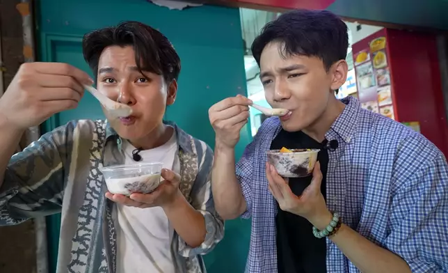 Arthur、行仔食飽飯再去食糖水。