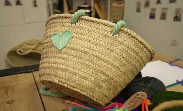 估唔到一個藤籃都可以用嚟追問戀情。