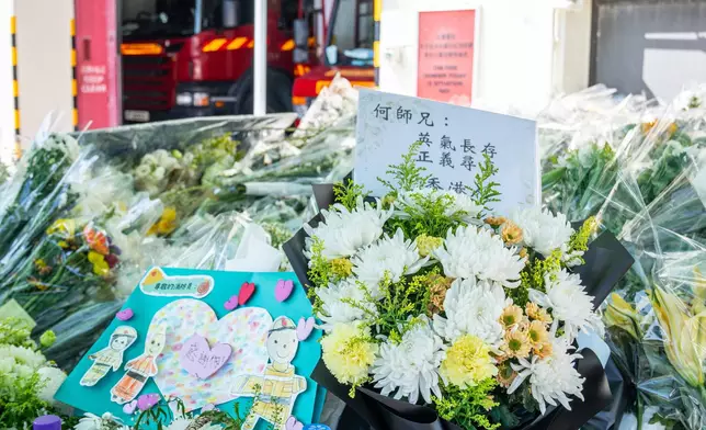 消防處感謝市民向英勇殉職消防員何偉豪致敬。消防處fb圖片