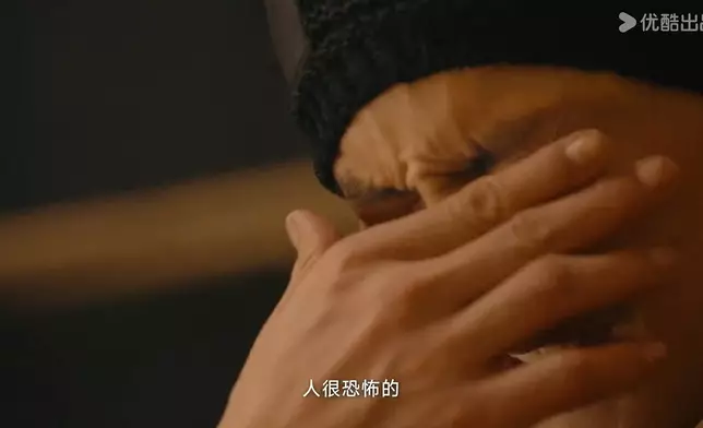 講到激動時甚至哽咽落淚