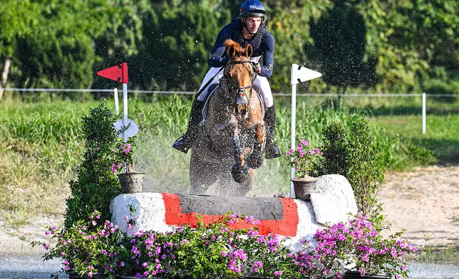 林立信（拍檔馬匹：馬會奮進）於國際馬聯亞洲錦標賽中，代表中國香港勇奪三項賽個人賽銀牌。