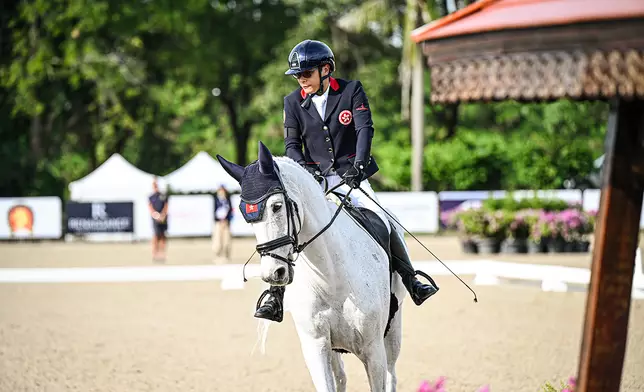 曾靝賜取得殘疾人盛裝舞步團體賽銀牌。