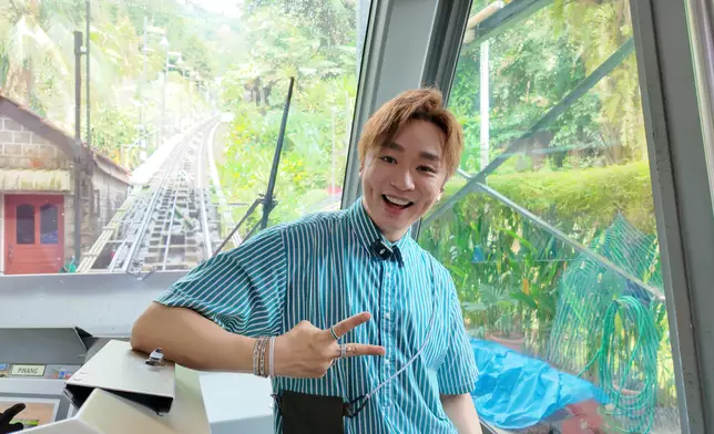 第二天旅程以檳城象徵性的升旗山展開，團友們乘坐纜車緩緩登高。