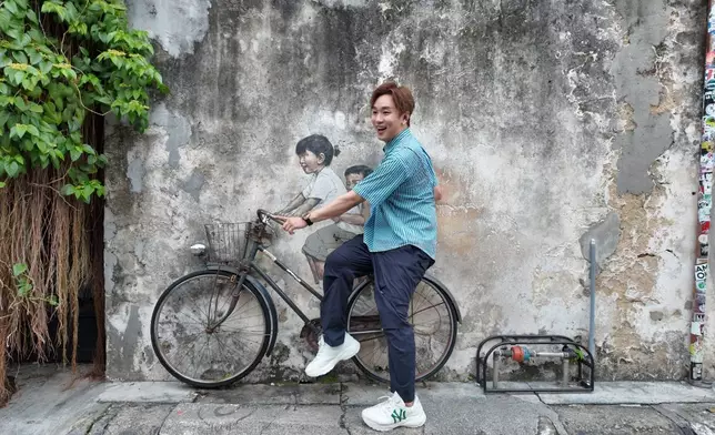 來到喬治市街頭，必須尋訪多幅享譽國際的藝術壁畫，包括《追風少年》和《爬牆小孩》等代表性作品合照留念。