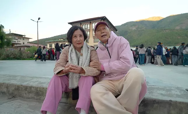 有邊個估到阿姐其實連就咁坐喺條街都唔介意吖。